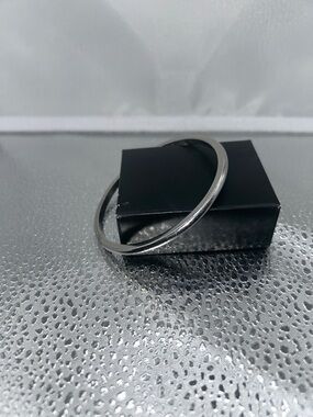 Monet polished silver bangle classic casual evening vintage
